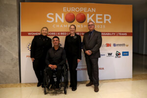 Andrew Blood poses at the European Championship