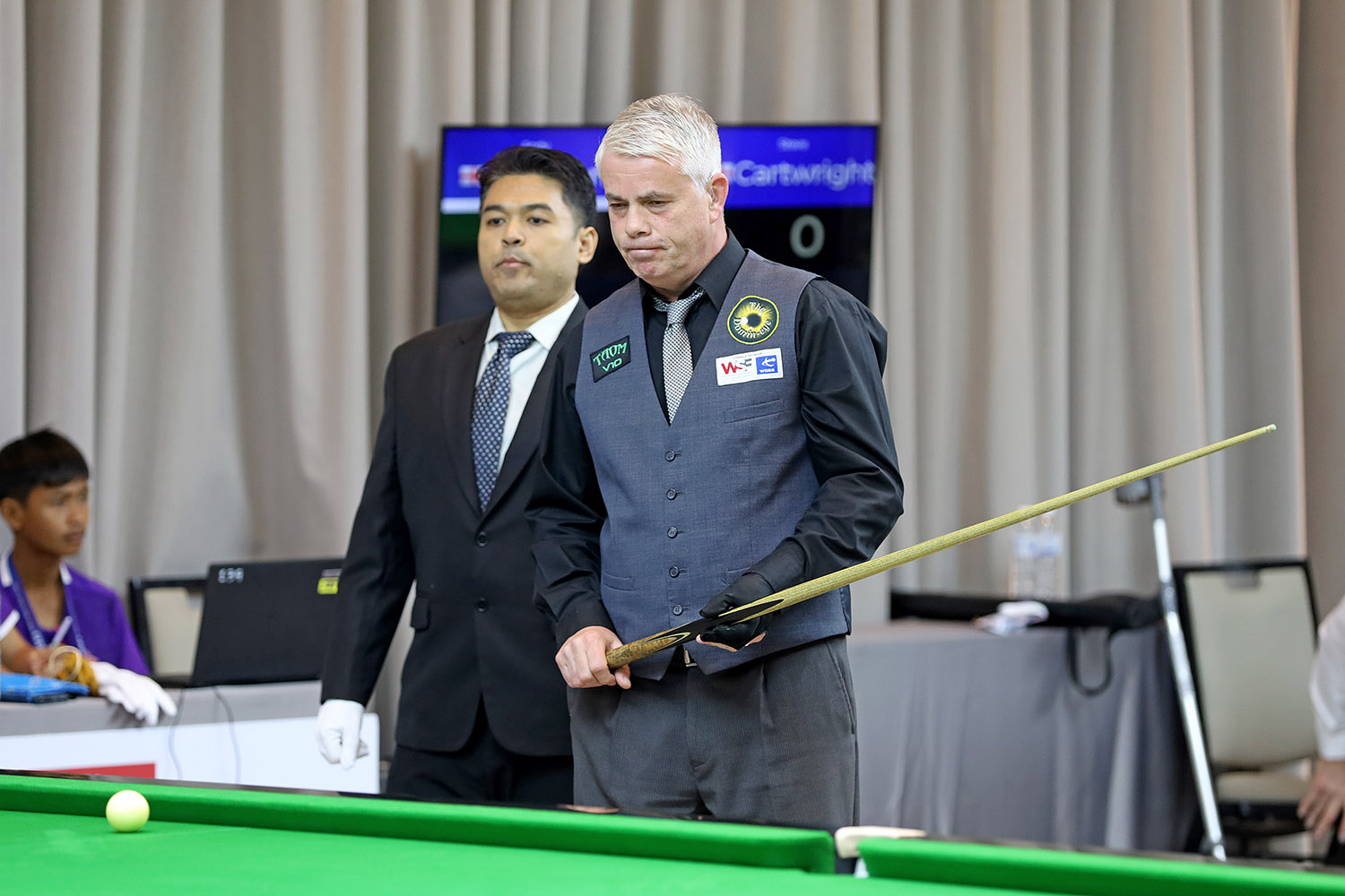 Carl Gibson studies snooker table