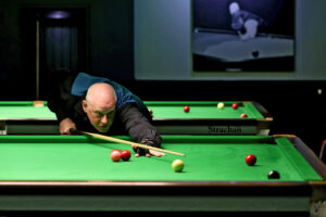 Mike Gillespie plays a snooker shot
