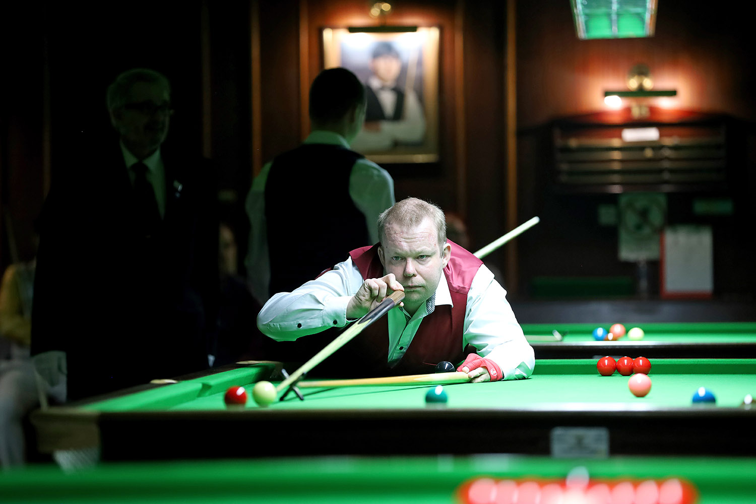 David Grant players snooker shot with rest