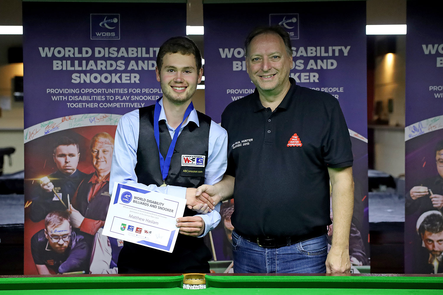 Matthew HAslam receives gold medal from Michael Heeger