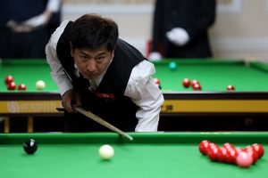 Andy Lam plays a snooker shot