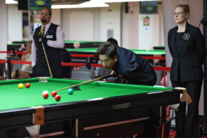 Andy Lam plays a snooker shot