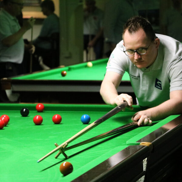 Photo of Phillip Murphy playing snooker