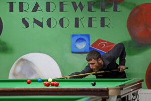 Ryan Ryding plays a snooker shot
