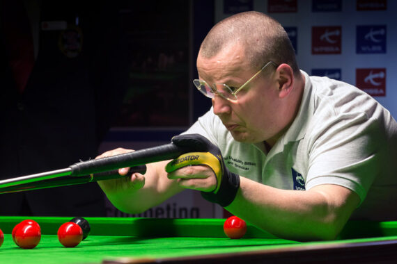 Tony Southern playing snooker shot using rest