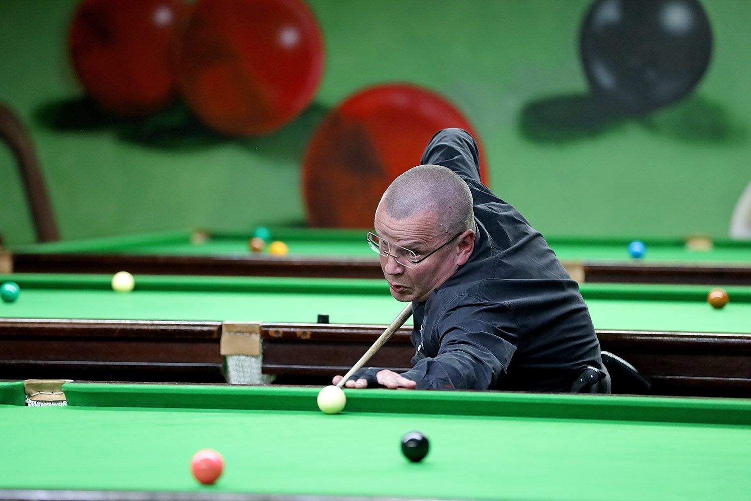 Tony Southern playing snooker shot